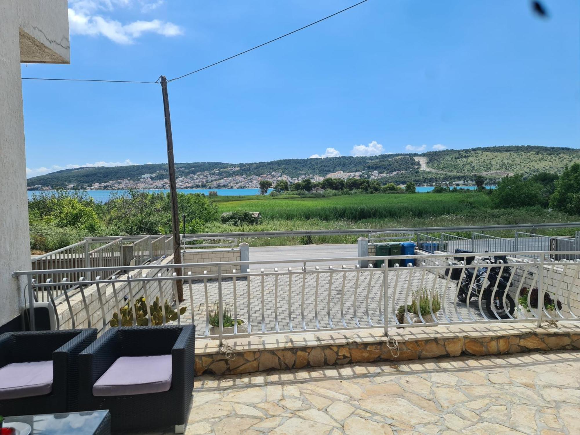 Bridge And Beach Apartments Трогир Екстериор снимка