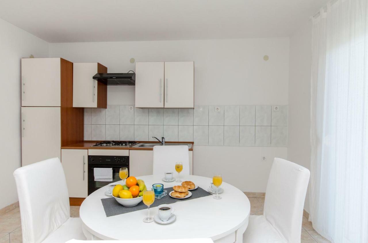 Bridge And Beach Apartments Трогир Екстериор снимка